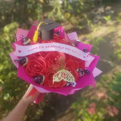 Ramo de 13 rosas eternas 