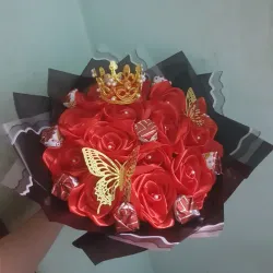 Ramo de 13 rosas eternas 