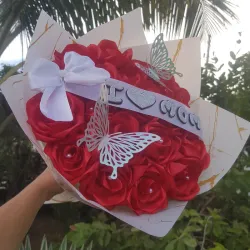 Ramo de 20 Rosas Eternas con Banda personalizada