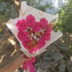 Ramo de rosas en forma de corazón 