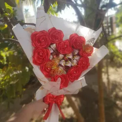 Ramo de rosas en forma de corazón 