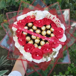 Ramo de rosas y Ferrero Rocher