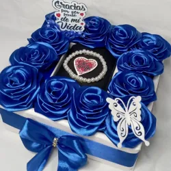 Cajita de regalo cuadrada con pulsera 