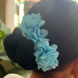 Pareja de pinzas con flor
