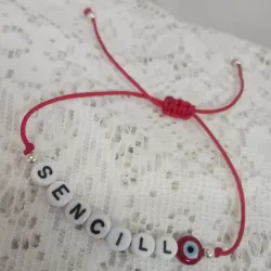 Pulsera con hilo chino sencillo y letras