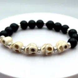 Pulsera de onix negro con calaveras