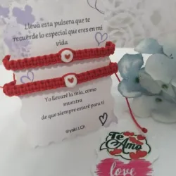 Pulsera tejida roja