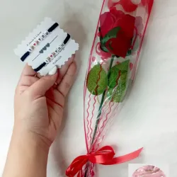 Rosa realista + dos pulsos tejidos