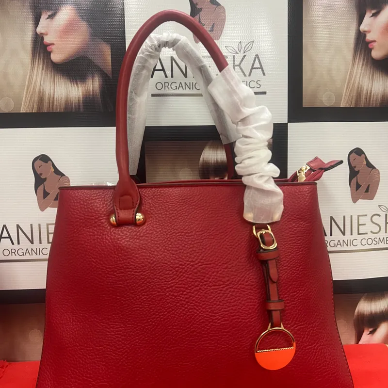 Cartera  el precio es al cambio de la divisas 