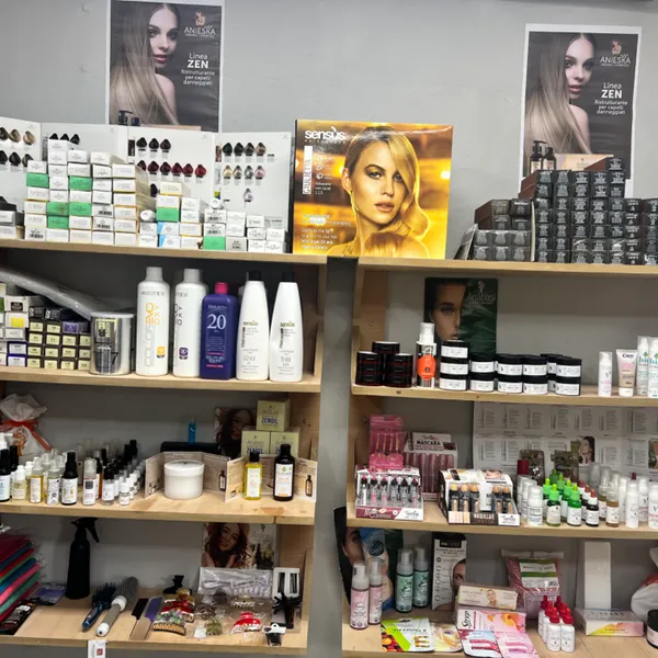 Importamos desde Italia productos profesionales para el cuidado del cabello y el cuidado de la piel .Prestamos servicios de peluqueríaTe damos consejo como cuidar tu cabelloTe damos consejos para el cuidado de tu piel Nuestros productos son al 99% naturales si eres alérgica o alérgico te podemos ayudar. El 95% de estos productos son vendidos directamente del productor . 
Los precios son en euro y se valoran cup gracias.