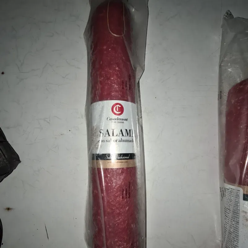 Salami importado de 3.3 libras(1.5 kg)
