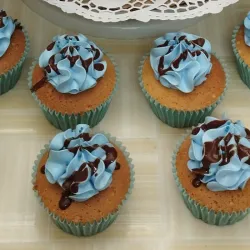 Cupcakes con merengue y chocolate 
