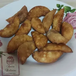 Empanadillas rellenas de conserva de guayaba