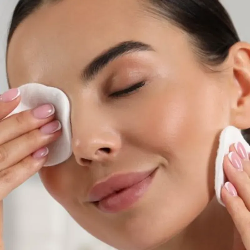 Almohadillas Tónicas de de Hamamelis , Ácido mandélico y Centella Asiática.