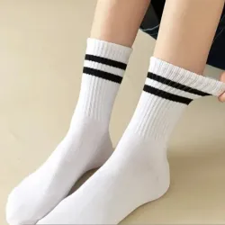 Medias Blancas con Rayas Negras 🧦 
