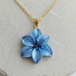 Collar de lirio central