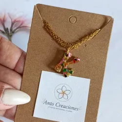 Collar Personalizado "Letra Botánica" – Resina Epóxica con Flores Preservadas