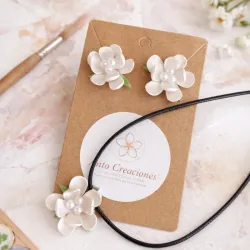 Conjunto Gardenia Nácar (Pendientes y Dije)