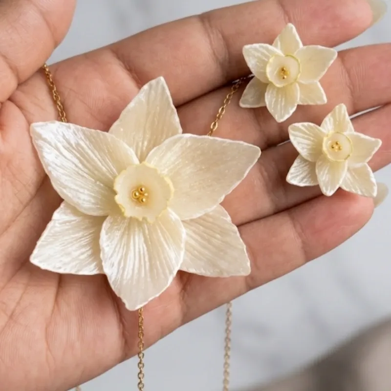Conjunto Narciso Antonia: Collar y Aretes