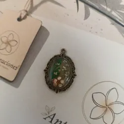 Dije medallón "jardín eterno"