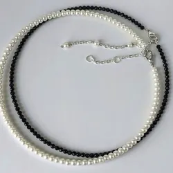 collar de perlas blancas y negras🖤