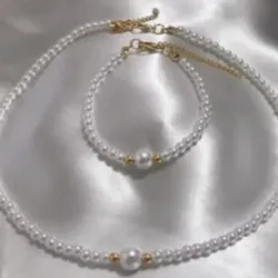 collar de perlas + pulsera de perlas🤍