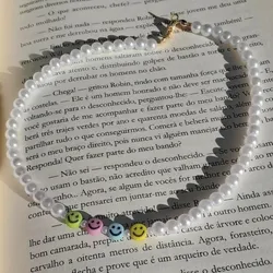 gargantilla de perlas con emojis de colores🤍