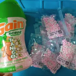 Perlas intensificadoras de olor para la ropa  Gain 💚 Strawberry 🍓 y Shea Scent 🌼