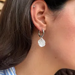 Aretes de concha perlada