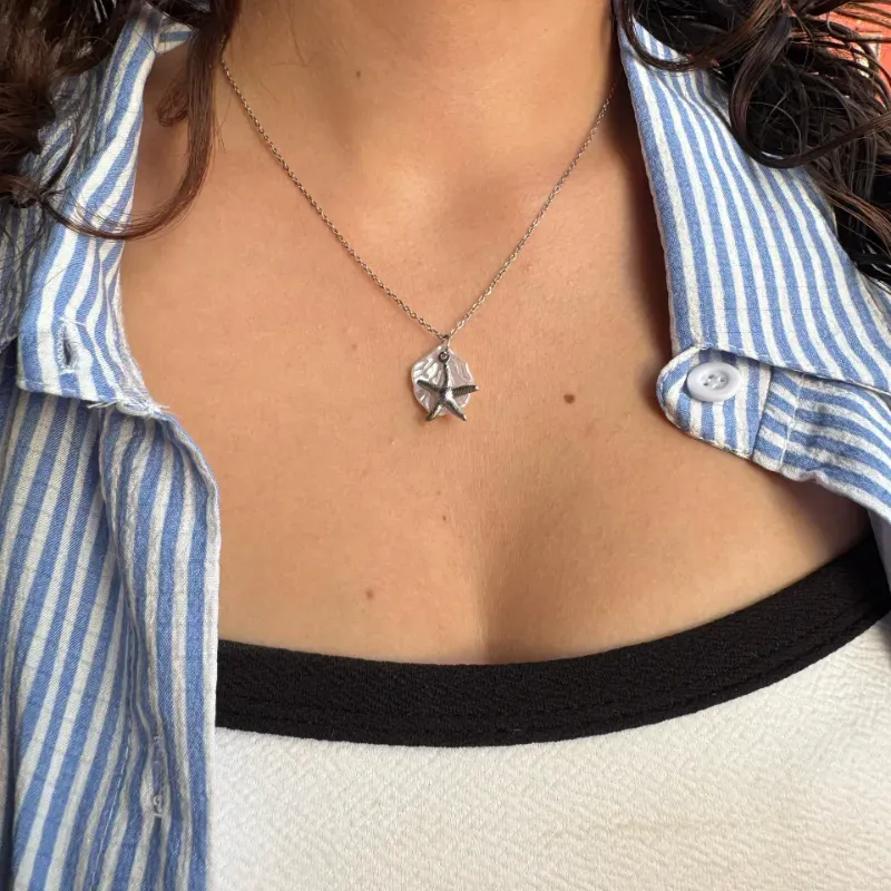 Cadenita de estrella y concha perlada