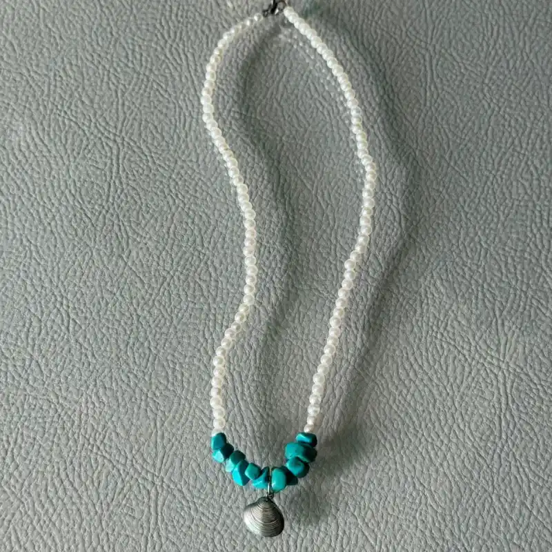 Collar concha plateada