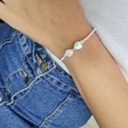 Pulsera blanca de corazones