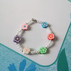 Pulsera de perlas y florecitas