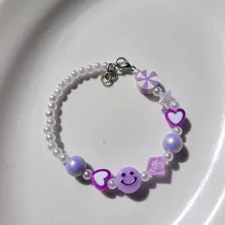 Pulsera mitad perlas, mitad figuritas