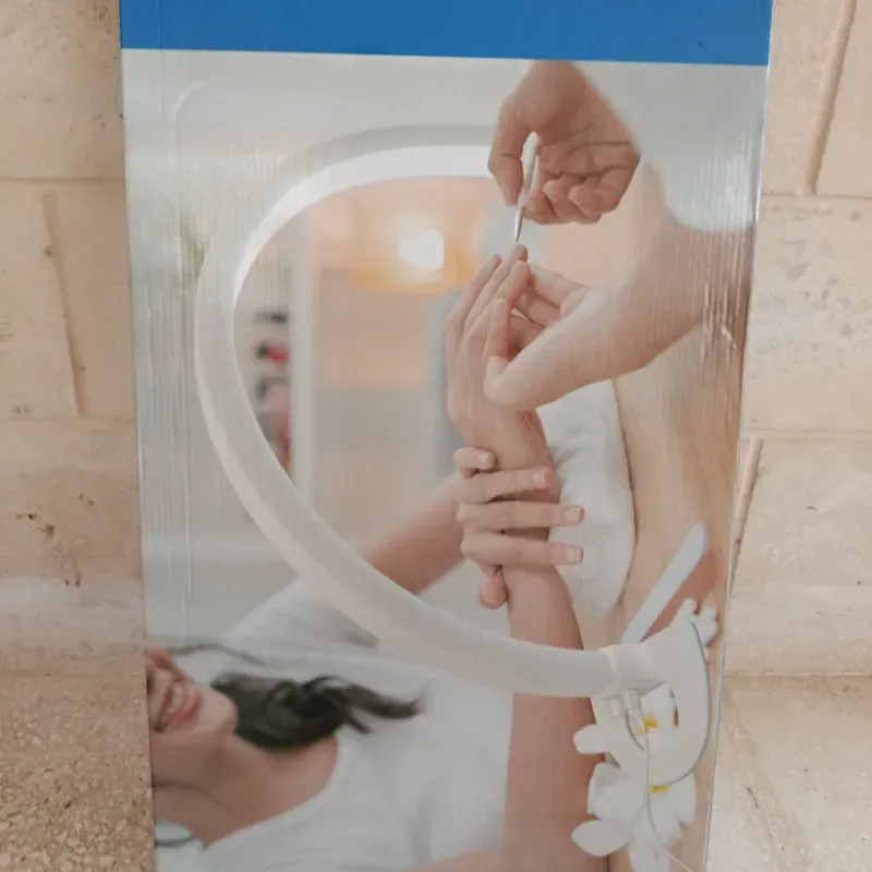 Lámpara medialuna de mesa