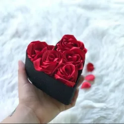 Caja Pequeña con Rosas