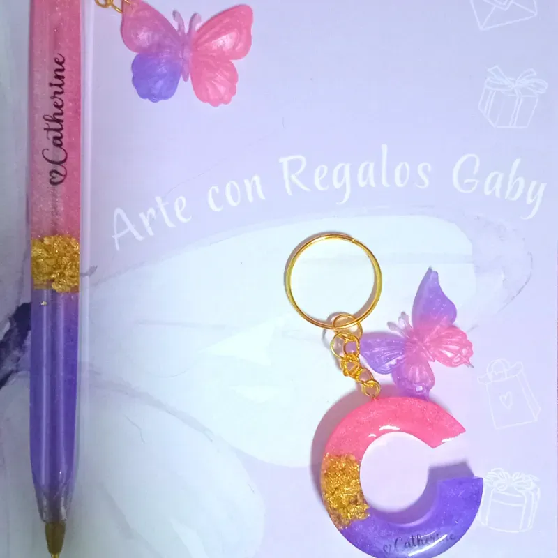 Bolígrafos y llaveros a juego