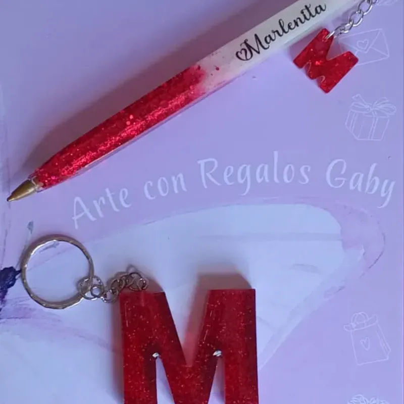 Bolígrafos y llaveros a juego 