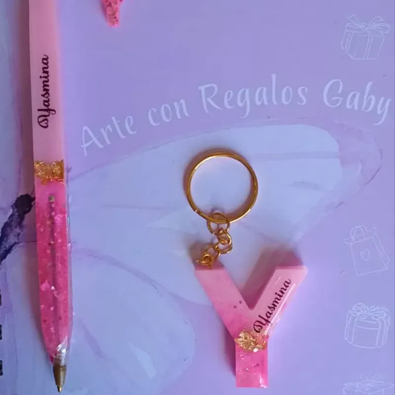 Bolígrafos y llaveros a juego 