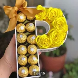 Letras con bombones y rosas eternas 