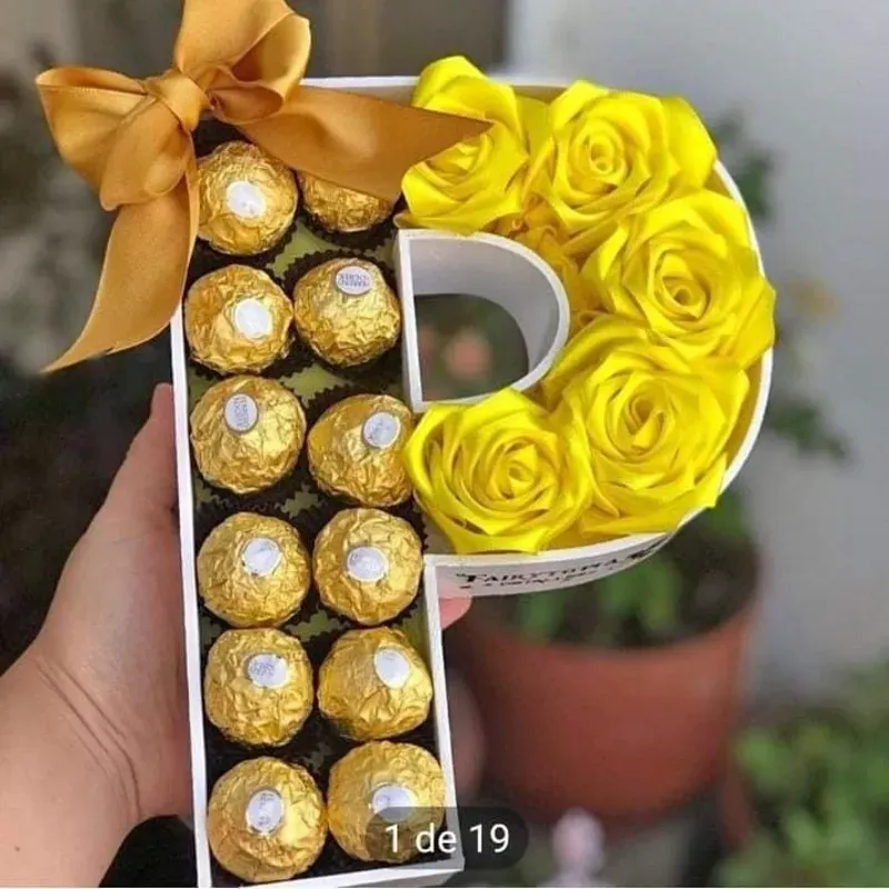 Letras con bombones y rosas eternas 