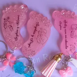 Llaveros con forma de pies 