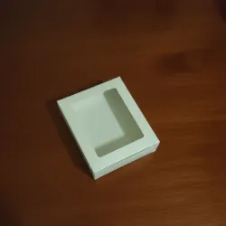 Caja con Visor Superior