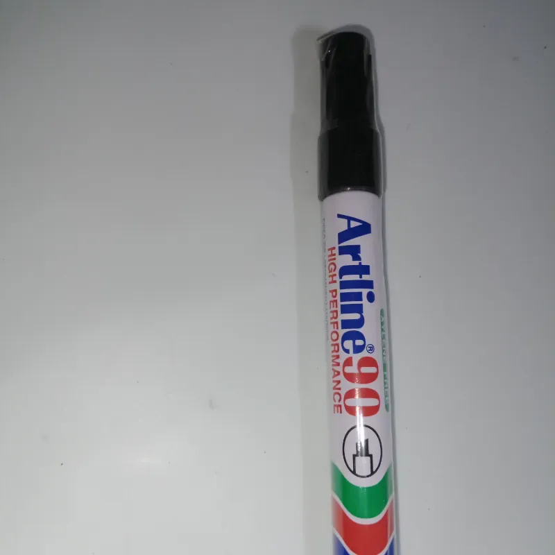 Marcador permanente negro
