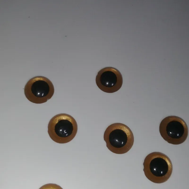 Ojos fijos de1 cm