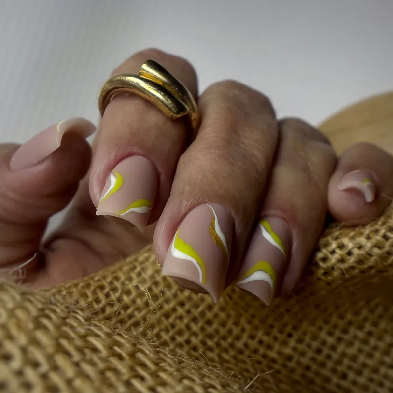 Extensión corta con polygel 