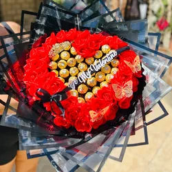 Rosas y bombones en ramo ❤️