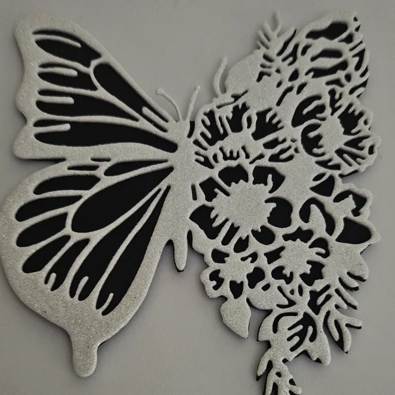 Mariposas de foami troqueladas para decoración de pared.