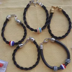 Pulsera de hilo trenzado y cierre langosta 
