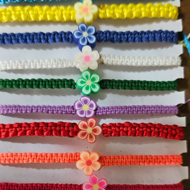 Pulseras de fimos de flores tejidas